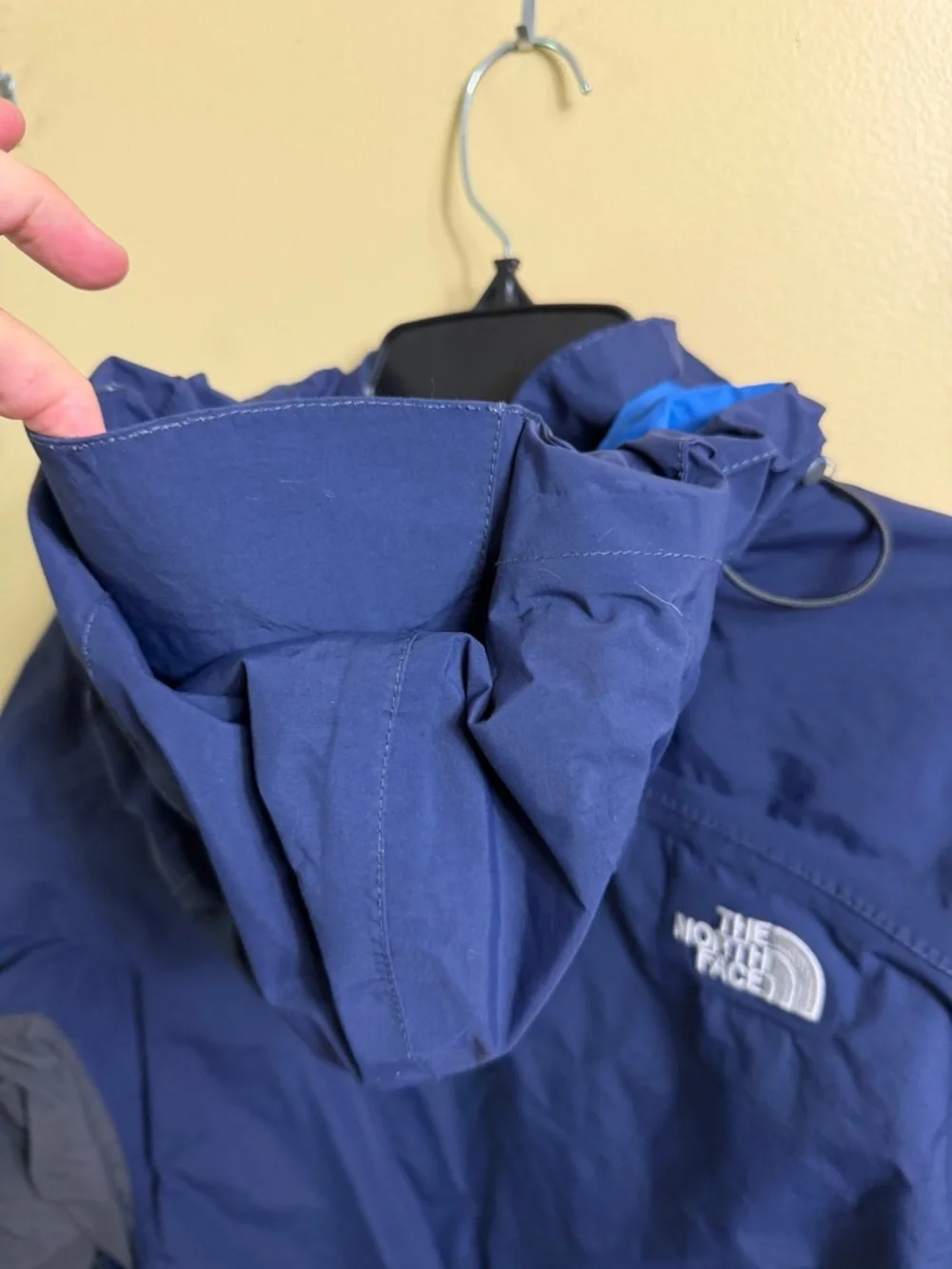 The North Face HyVent Triclimate shel. Blue. Medium